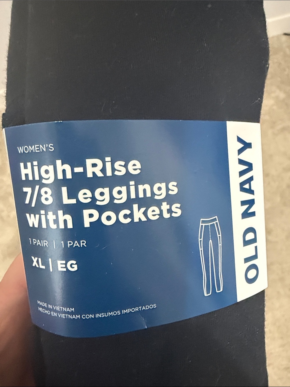 Old Navy Women's High-Rise 7/8 Leggings in black SU1